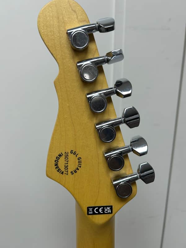 G&L Tribute Series Legacy w/Maple Fretboard - Olympic White