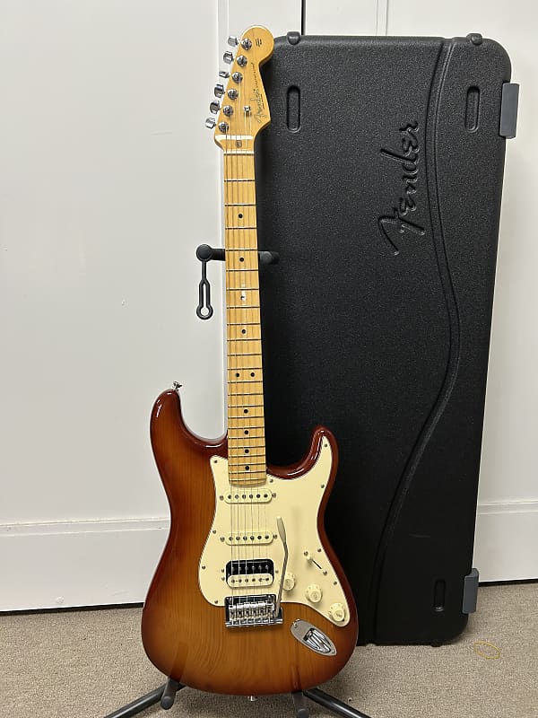 Fender American Professional II Stratocaster HSS with Maple Fretboard - Sienna Sunburst