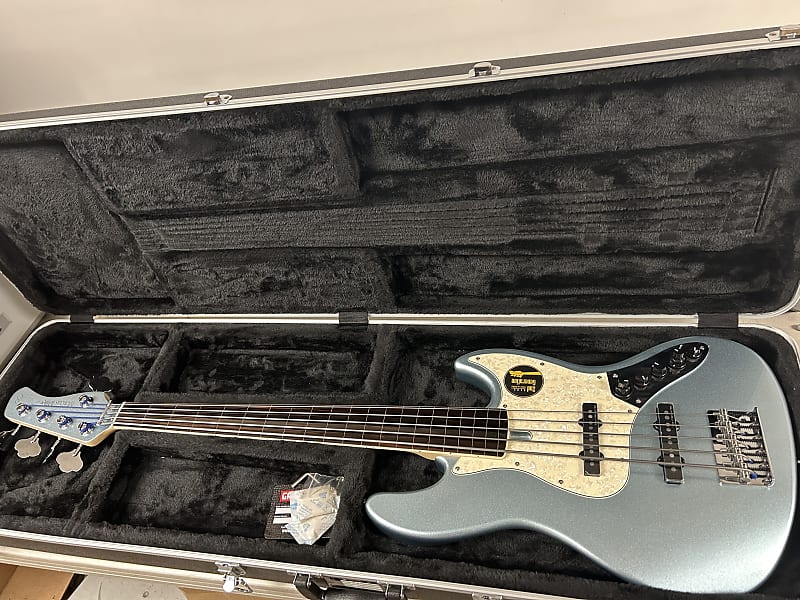 Sire 2nd Generation Marcus Miller V7 LPB Alder 5-String with Fretless Ebony Fingerboard 2019 - Lake Placid Blue