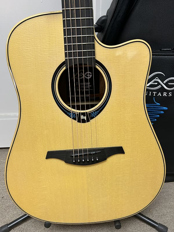 Lag Tramontane Hyvibe THV20DCE Acoustic Guitar w/Electronics - Natural