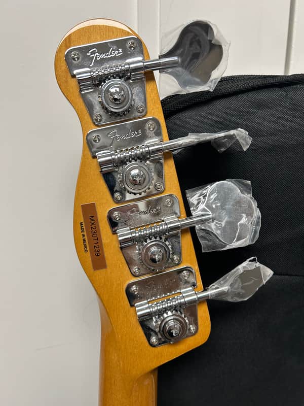 Fender Vintera II '70s Telecaster Bass with Maple Fretboard - Surf Green