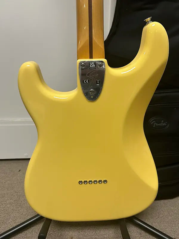 Fender Limited Edition Vintera '70s Stratocaster Hardtail Maple Fingerboard -Buttercream