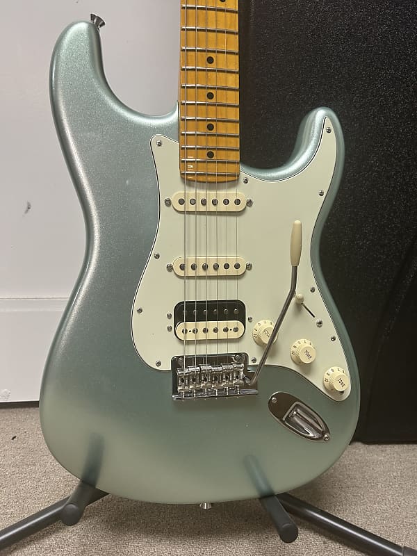 Fender American Professional II Stratocaster HSS with Maple Fretboard - Mystic Surf Green
