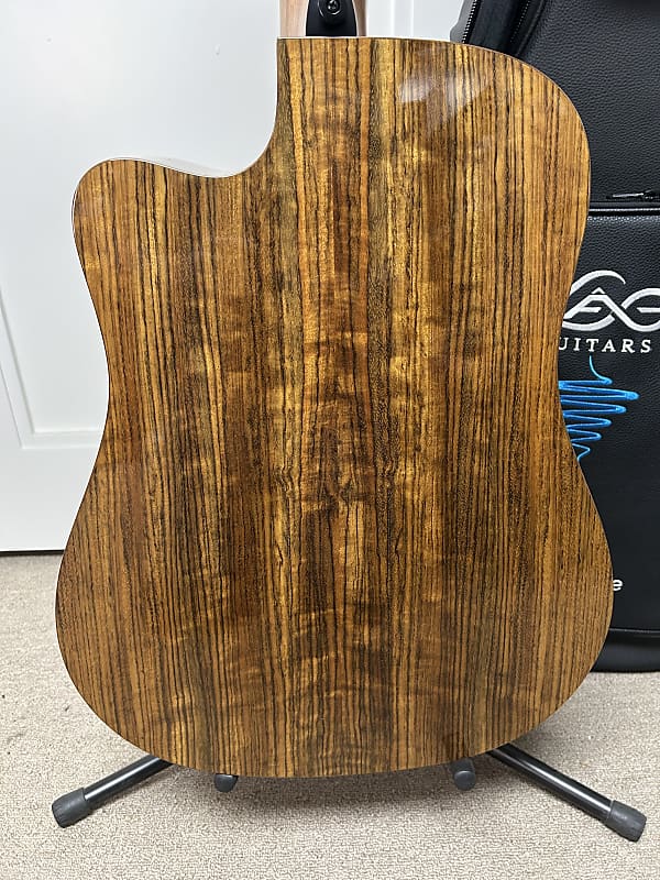 Lag Tramontane Hyvibe THV20DCE Acoustic Guitar w/Electronics - Natural