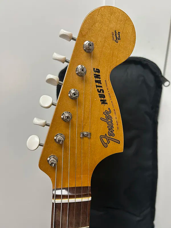 Fender Vintera '60s Mustang with Pau Ferro Fretboard - 3-Color Sunburst