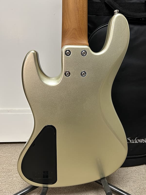 Sadowsky MetroExpress Hybrid P/J 5 String Bass w/Maple Fingerboard - Champagne Metallic