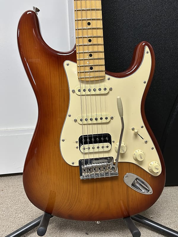 Fender American Professional II Stratocaster HSS with Maple Fretboard - Sienna Sunburst