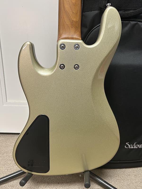 Sadowsky MetroExpress 21 Fret Vintage M/J Bass 5 String Morado Fretboard - Champagne Metallic