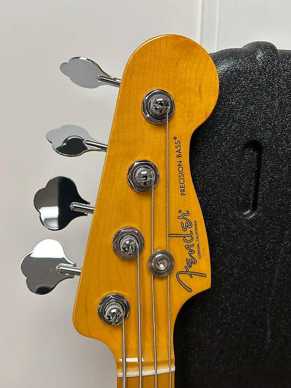 Fender American Professional II Precision Bass with Maple Fretboard - Olympic White