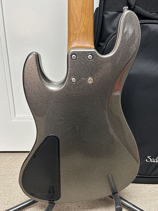 Sadowsky MetroExpress 21 Fret Vintage M/J Bass 5 String Maple Fretboard - Silver Metallic