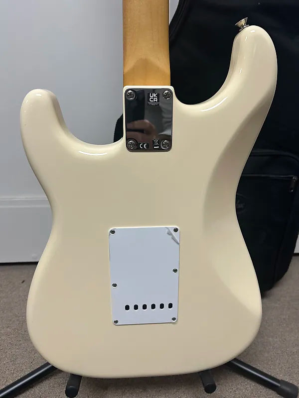 Fender Vintera '60s Stratocaster Modified with Pau Ferro Fretboard - Olympic White