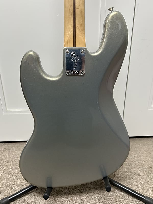 Fender Player Jazz Bass with Pau Ferro Fretboard - Silver