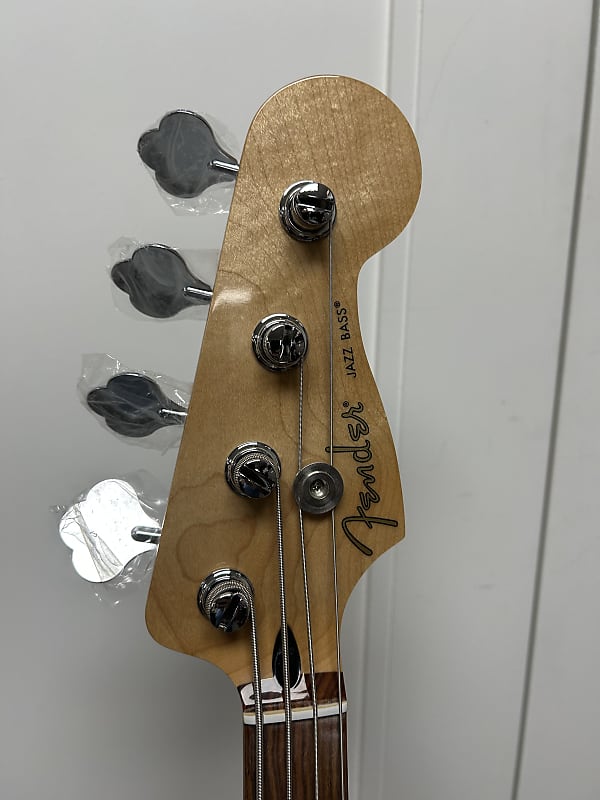Fender Player Jazz Bass with Pau Ferro Fretboard - Silver