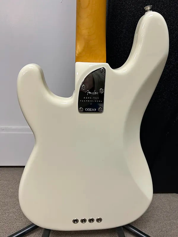 Fender American Professional II Precision Bass with Maple Fretboard - Olympic White