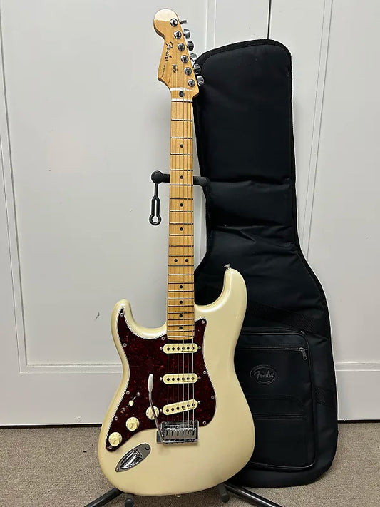 Fender Player Plus Stratocaster Left-Handed with Maple Fretboard - Olympic Pearl