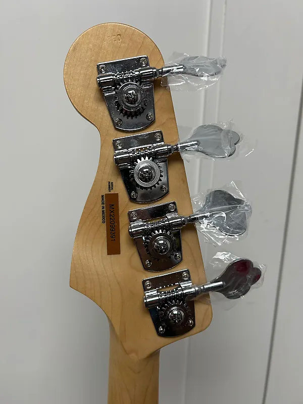 Fender Player Jazz Bass with Pau Ferro Fretboard - Silver