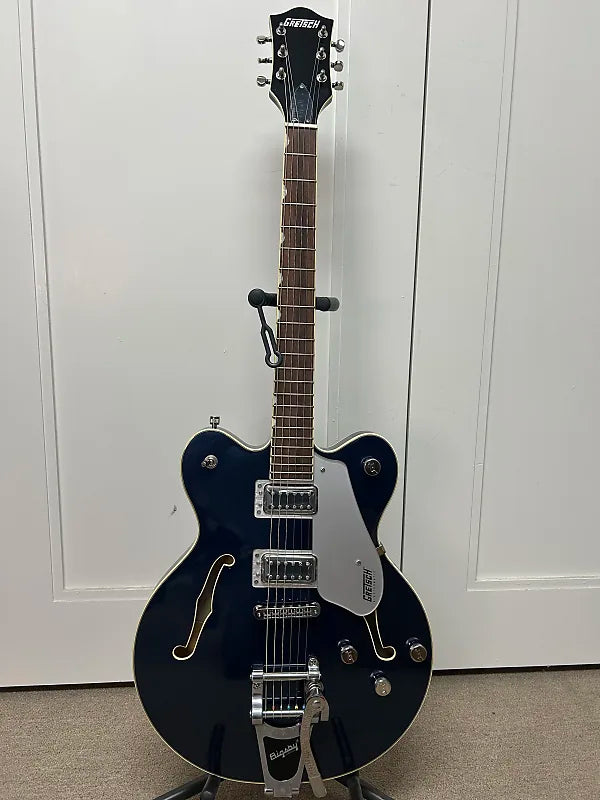 Gretsch G5622T Electromatic Center Block Double-Cut Semi Hollow Body Guitar with Bigsby - Midnight Sapphire