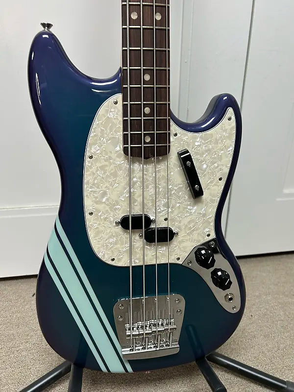 Fender Vintera II '70s Competition Mustang Bass with Rosewood Fretboard - Competition Burgundy