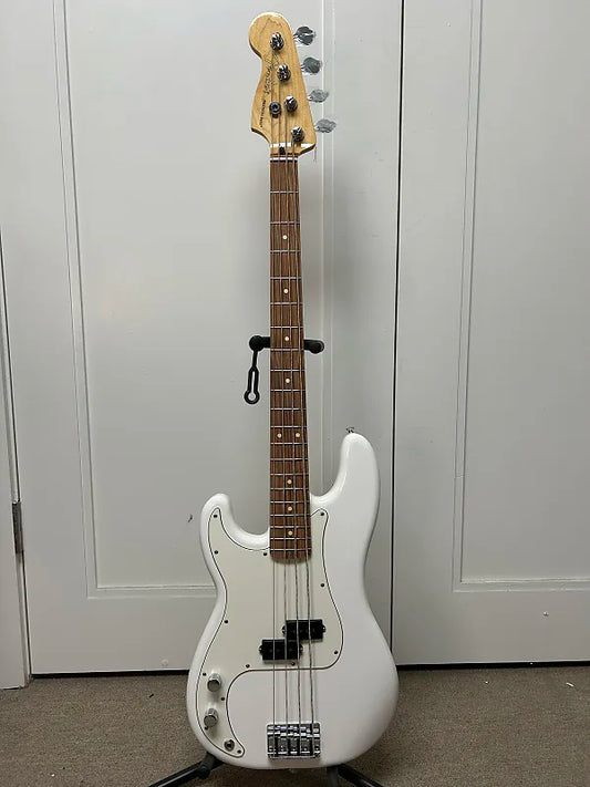 Fender Player Precision Bass Left-Handed with Pau Ferro Fretboard - Polar White