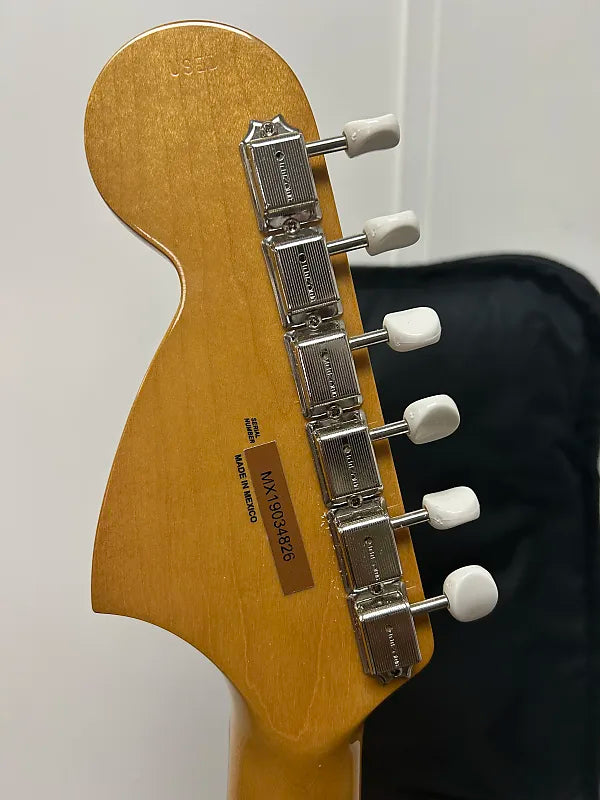 Fender Vintera '60s Mustang with Pau Ferro Fretboard - 3-Color Sunburst