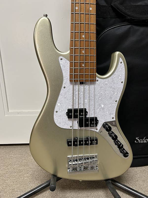 Sadowsky MetroExpress Hybrid P/J 5 String Bass w/Maple Fingerboard - Champagne Metallic