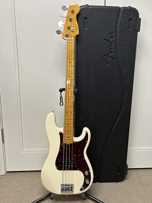 Fender American Professional II Precision Bass with Maple Fretboard - Olympic White