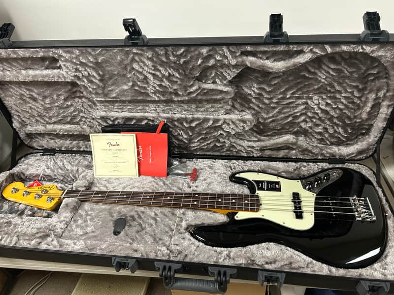 Fender American Professional II Jazz Bass with Rosewood Fretboard - Black