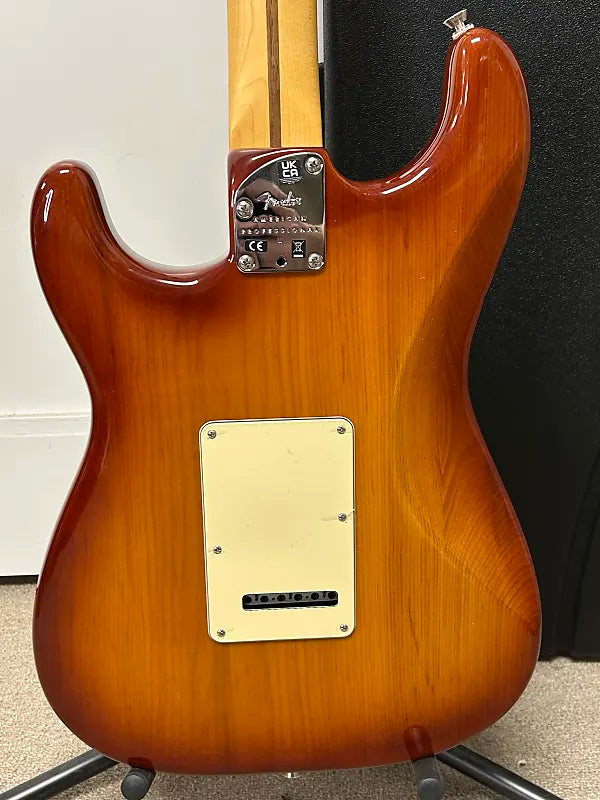 Fender American Professional II Stratocaster HSS with Maple Fretboard - Sienna Sunburst