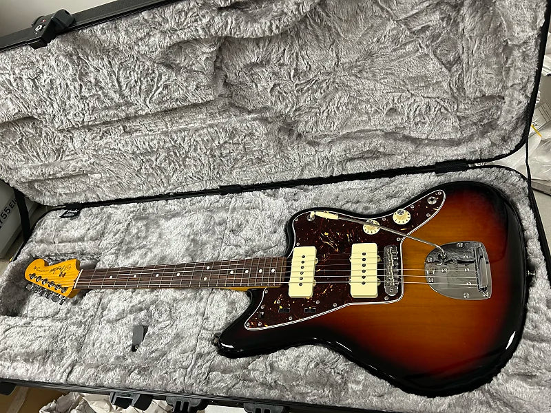 Fender American Professional II Jazzmaster with Rosewood Fretboard - 3-Color Sunburst