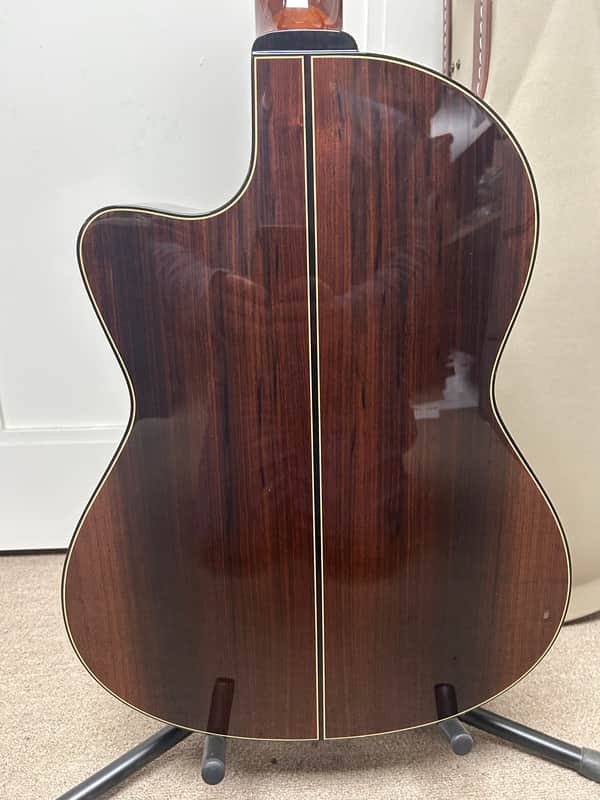 Alvarez Yairi Masterworks Series CYM75ce Cutaway Nylon String Classical Acoustic Guitar with Electronics - Natural