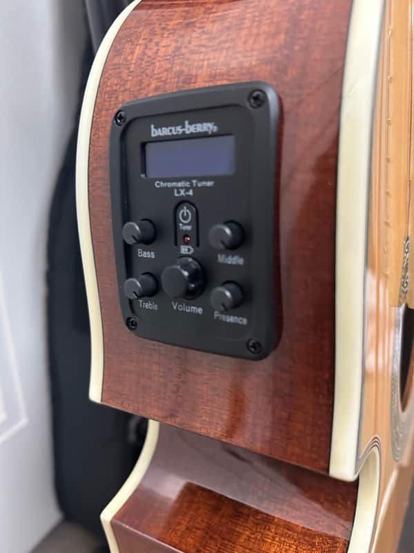 Oscar Schmidt OQ40-SE Acoustic Quatro Cuatro w/Electronics