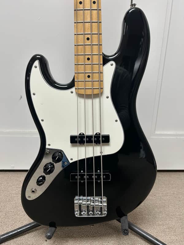 Fender Player Jazz Bass Left-Handed with Maple Fretboard - Black