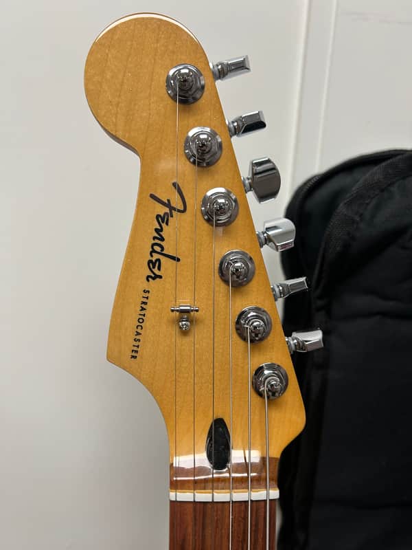 Fender Player Plus Stratocaster Left-Handed with Pau Ferro Fretboard -Tequila Sunrise
