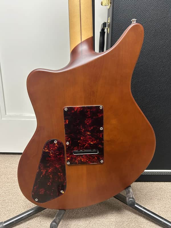 D'Angelico Deluxe Bedford SH w/USA Duncan Pickups & Wilkinson Tremolo Matte Walnut w/Nickel Hardware