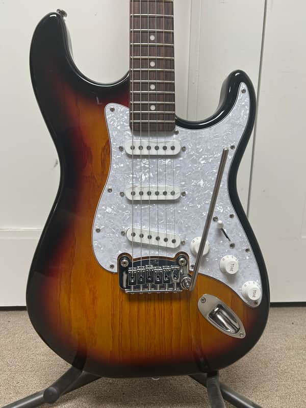 G&L Tribute Series Legacy Electric Guitar w/Rosewood Fretboard - 3-Color Sunburst