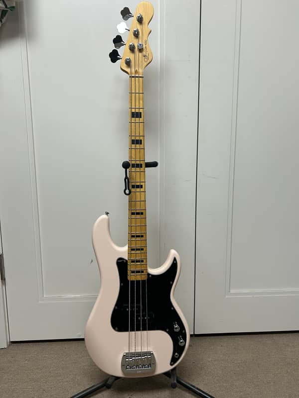 G&L Tribute Series LB-100 Bass Guitar - Olympic White