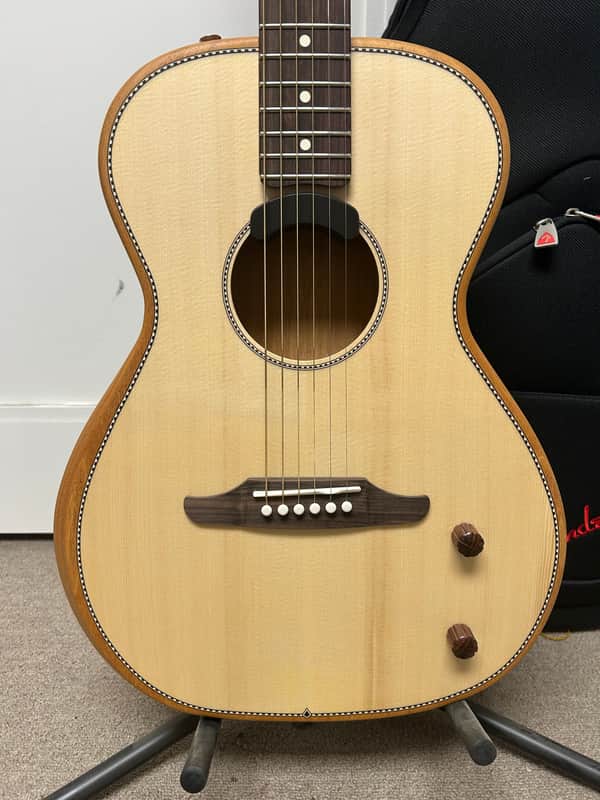 Fender Highway Series Parlor Acoustic Electric Guitar Spruce Top - Natural
