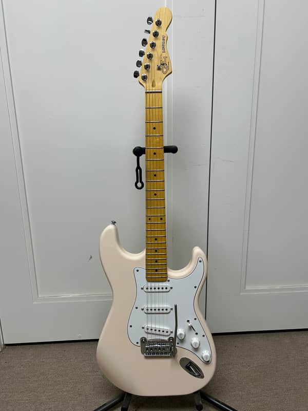 G&L Tribute Series Legacy w/Maple Fretboard - Olympic White