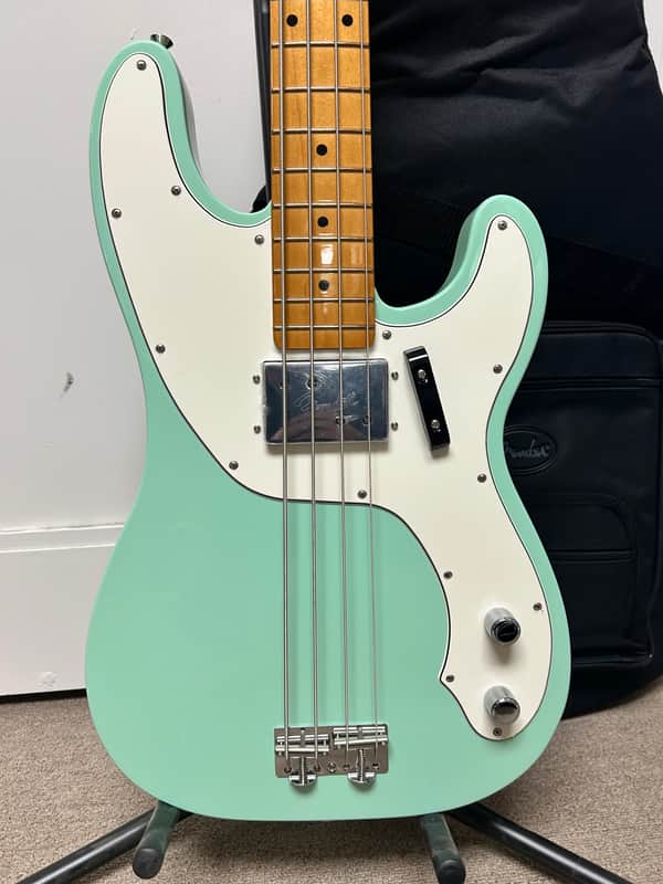 Fender Vintera II '70s Telecaster Bass with Maple Fretboard - Surf Green