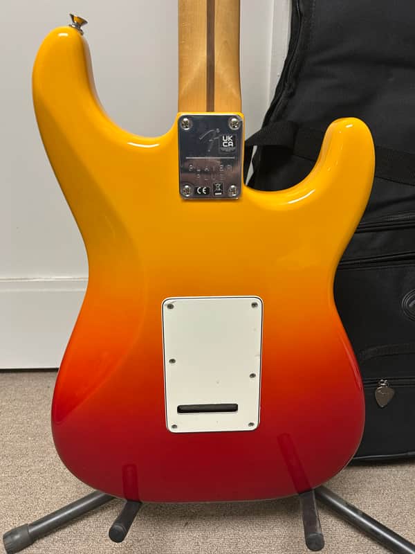 Fender Player Plus Stratocaster Left-Handed with Pau Ferro Fretboard -Tequila Sunrise