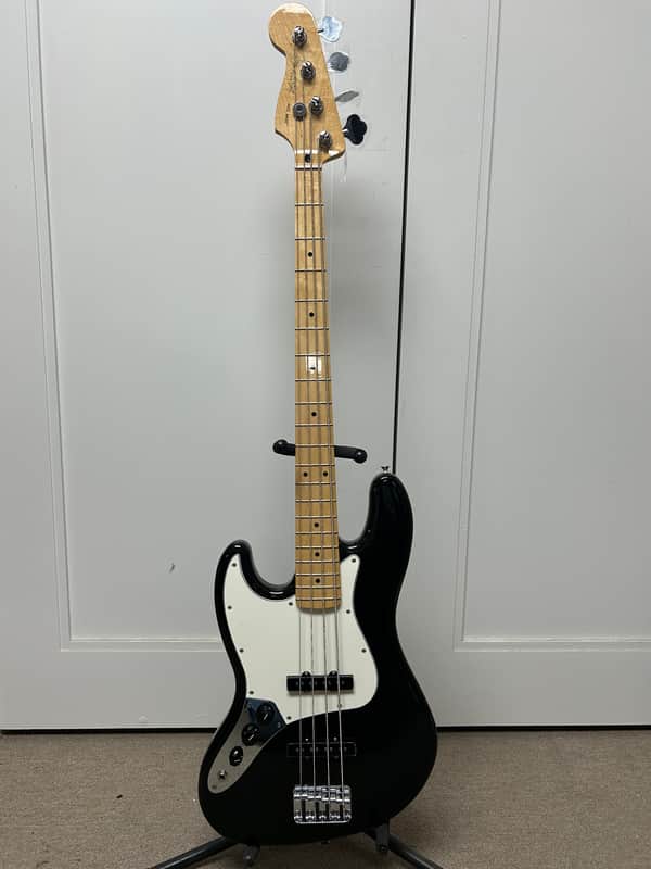 Fender Player Jazz Bass Left-Handed with Maple Fretboard - Black