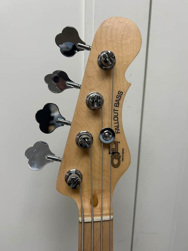 G&L Tribute Series Fallout Short Scale Bass w/Maple Fretboard -Surf Green