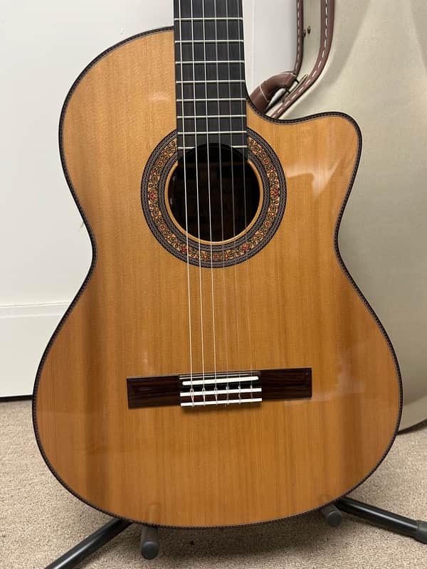 Alvarez Yairi Masterworks Series CYM75ce Cutaway Nylon String Classical Acoustic Guitar with Electronics - Natural