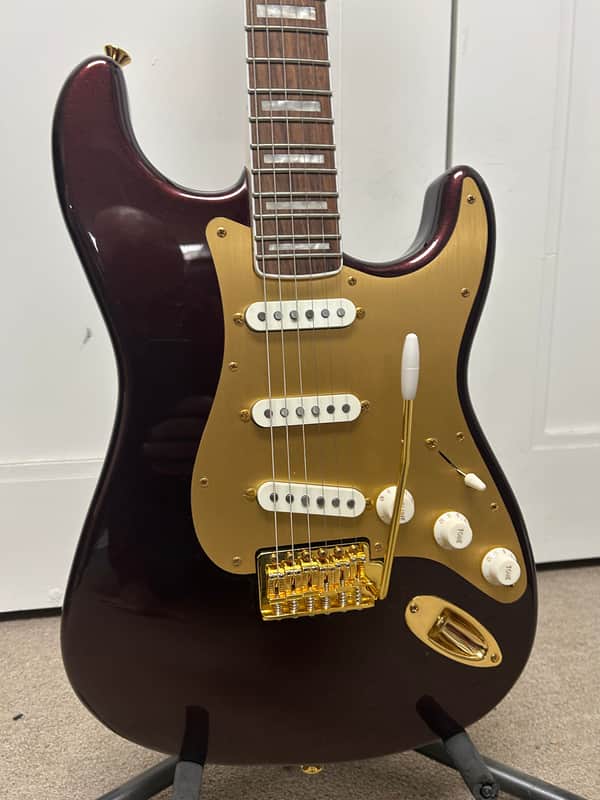 Squier 40th Anniversary Gold Edition Stratocaster Electric Guitar - Ruby Red Metallic