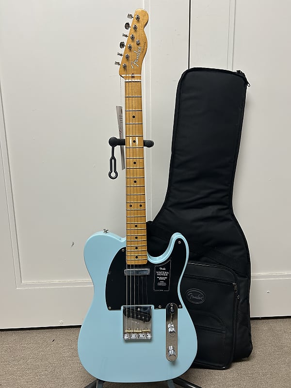 Fender Vintera '50s Telecaster Modified with Maple Fretboard - Daphne Blue