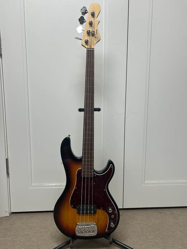 G&L Tribute Series Kiloton Fretless 4-String Bass - 3-Tone Sunburst