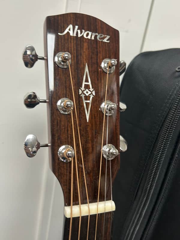 Alvarez Masterworks MD60e Herringbone Dreadnought Acoustic Guitar w/Electronics - Natural
