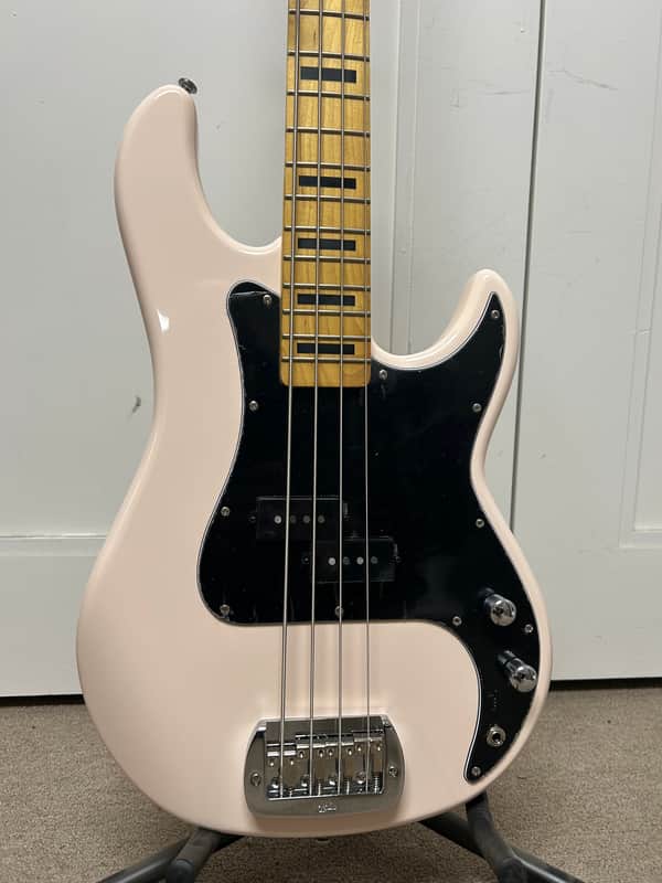 G&L Tribute Series LB-100 Bass Guitar - Olympic White