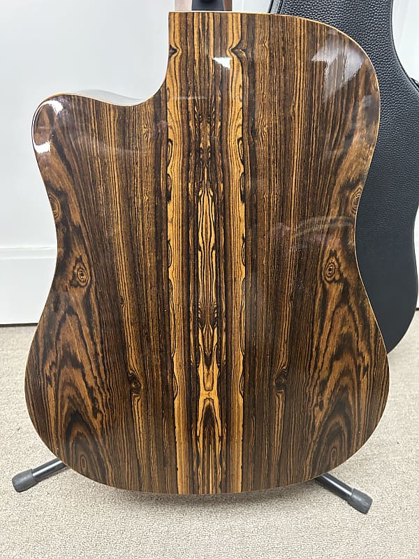 Lag Tramontane Hyvibe THV30DCE Acoustic Guitar w/Electronics- Natural