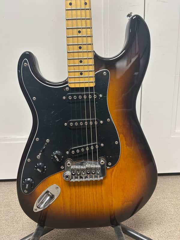 G&L Tribute Series S-500 w/Maple Fretboard Left-Handed - Tobacco Sunburst